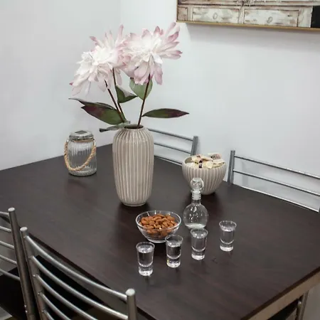 Elena Modern - Close To The Beach And City Center Daire